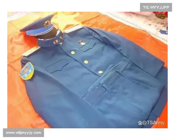 上新！新共同条令空军常用军服配套穿着图鉴